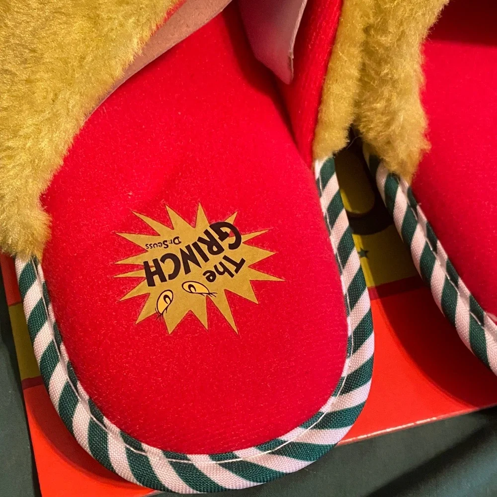NEW The Grinch Fuzzy Slippers with Santa Hat size 4/5